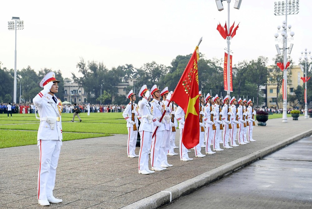 Thiêng liêng lễ thượng cờ tại Quảng trường Ba Đình ngày Quốc khánh - ảnh 10