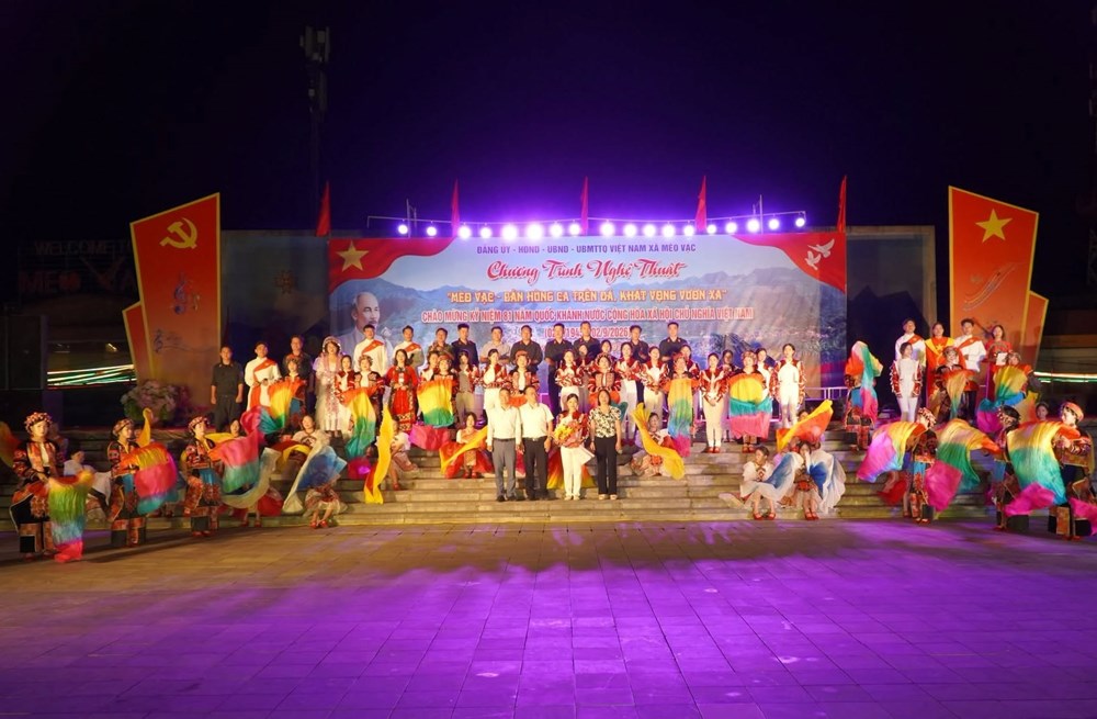 Mèo Vạc vang “Bản hùng ca trên đá” trong đêm Quốc khánh - ảnh 10