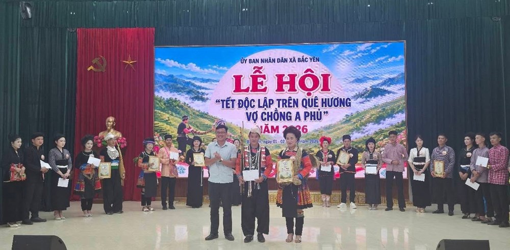Tết Độc lập trên quê hương Vợ chồng A Phủ - ảnh 10