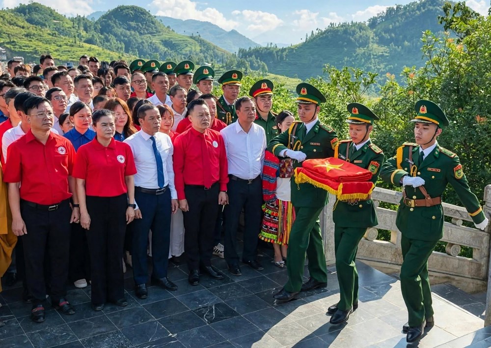 Thiêng liêng lễ thượng cờ ngày Quốc khánh tại Lũng Cú - ảnh 1