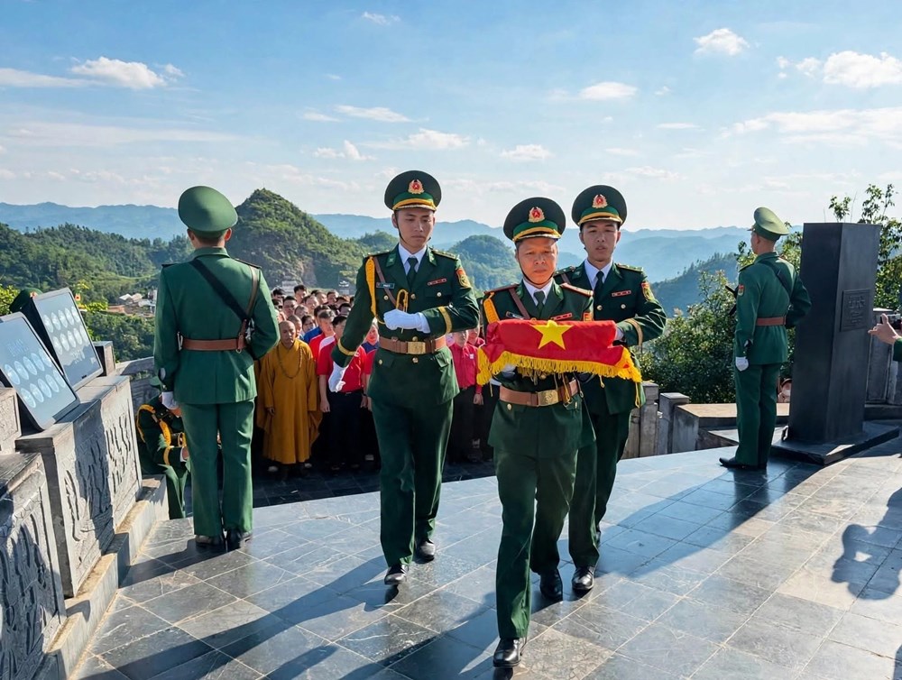 Thiêng liêng lễ thượng cờ ngày Quốc khánh tại Lũng Cú - ảnh 2