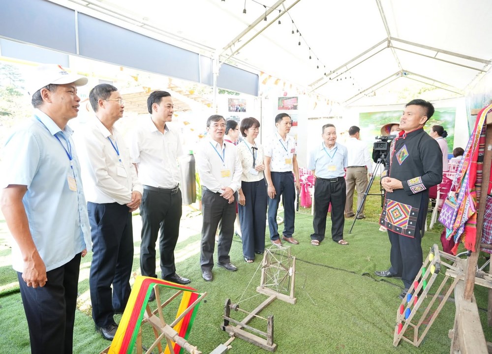 Tết Độc lập trên quê hương Vợ chồng A Phủ - ảnh 8