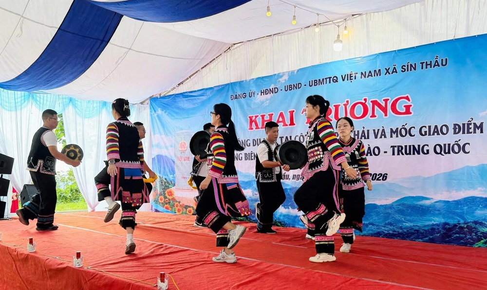 A Pa Chải đón khách nơi “một tiếng gà gáy ba nước cùng nghe“ - ảnh 4