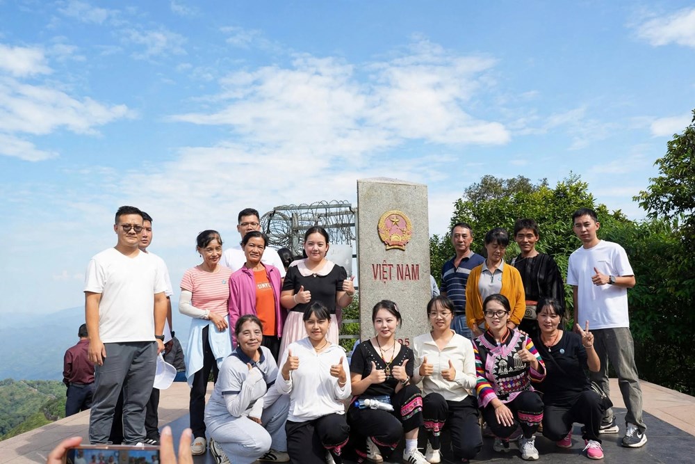 A Pa Chải đón khách nơi “một tiếng gà gáy ba nước cùng nghe“ - ảnh 9