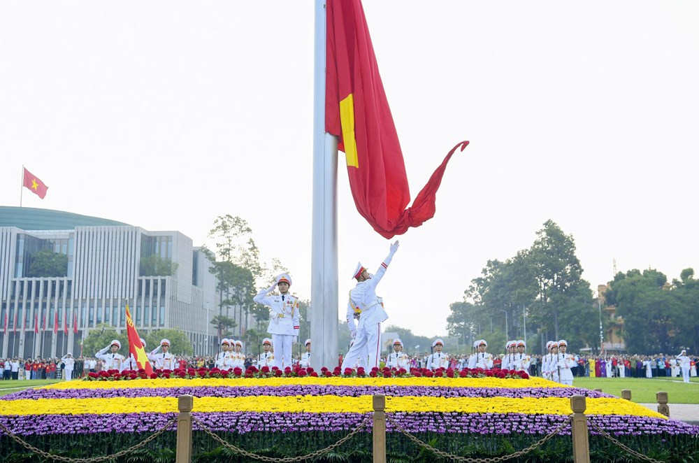 Thiêng liêng lễ thượng cờ tại Quảng trường Ba Đình ngày Quốc khánh - ảnh 9