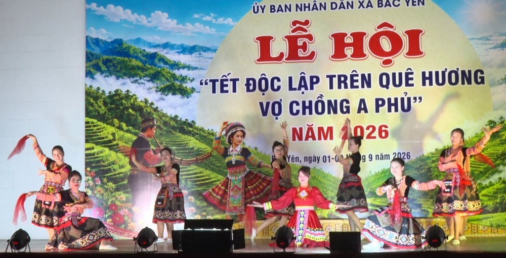 Tết Độc lập trên quê hương Vợ chồng A Phủ - ảnh 1