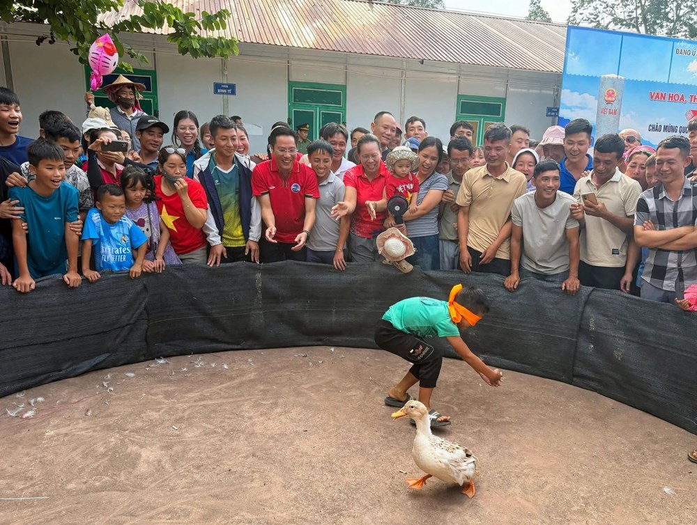 A Pa Chải đón khách nơi “một tiếng gà gáy ba nước cùng nghe“ - ảnh 7