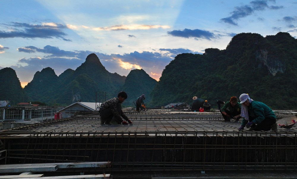Bộ đội Sư đoàn 3 - Sao Vàng góp sức dựng trường nơi biên giới - ảnh 12
