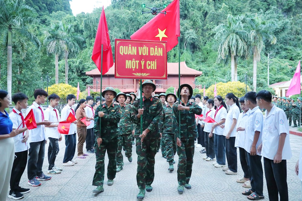 Bộ đội Sư đoàn 3 - Sao Vàng góp sức dựng trường nơi biên giới - ảnh 20