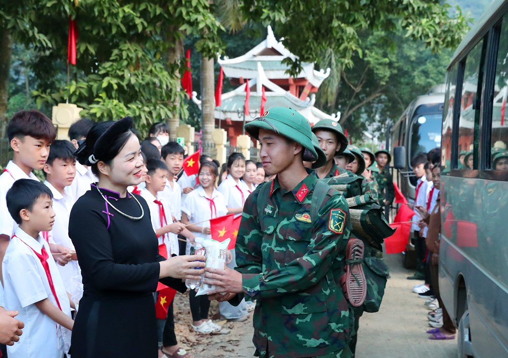 Bộ đội Sư đoàn 3 - Sao Vàng góp sức dựng trường nơi biên giới - ảnh 21