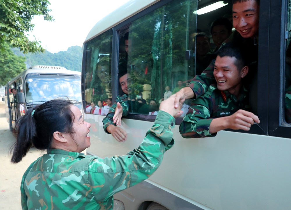 Bộ đội Sư đoàn 3 - Sao Vàng góp sức dựng trường nơi biên giới - ảnh 22