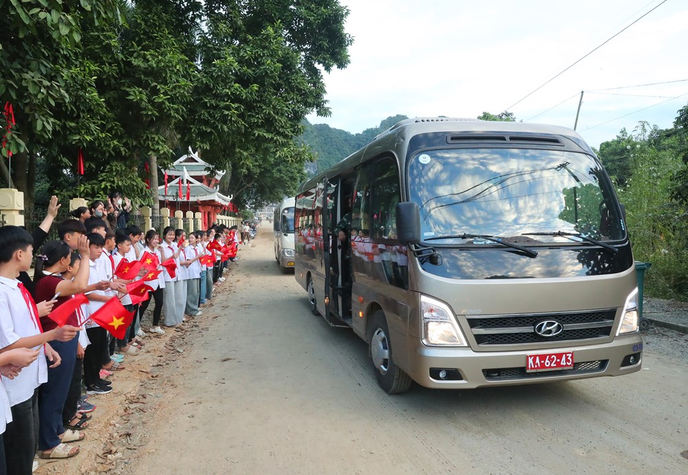 Bộ đội Sư đoàn 3 - Sao Vàng góp sức dựng trường nơi biên giới - ảnh 23