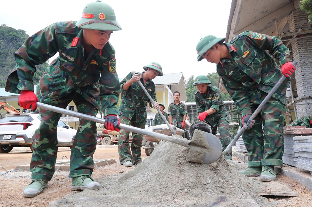 Bộ đội Sư đoàn 3 - Sao Vàng góp sức dựng trường nơi biên giới - ảnh 15