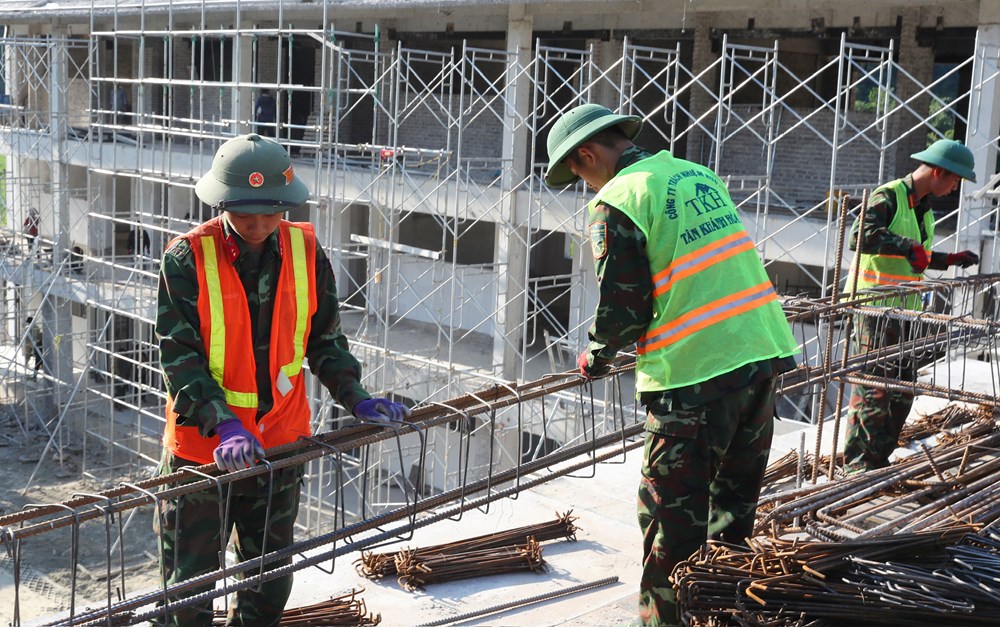 Bộ đội Sư đoàn 3 - Sao Vàng góp sức dựng trường nơi biên giới - ảnh 3