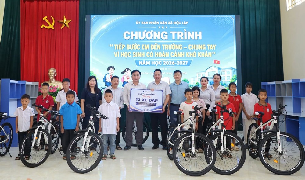 Tiếp sức học sinh khó khăn xã vùng cao Độc Lập bước vào năm học mới - ảnh 1
