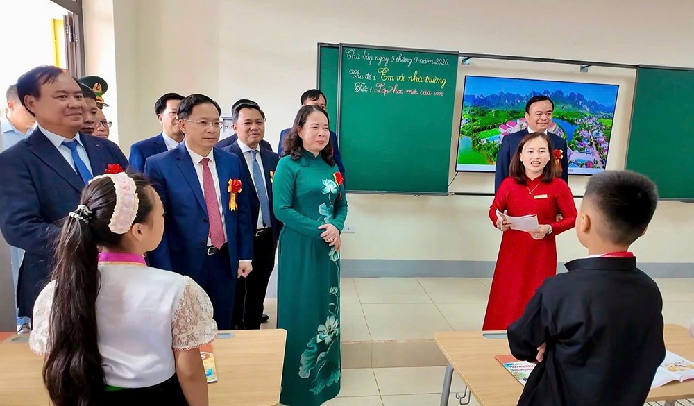 Phó Chủ tịch nước Võ Thị Ánh Xuân dự khai giảng, khánh thành trường nội trú vùng biên Sơn La - ảnh 7