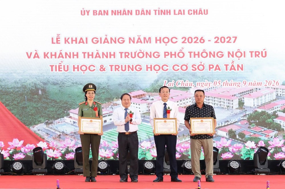 Niềm vui của hơn 1.000 học sinh vùng biên Pa Tần trong ngôi trường mới - ảnh 9