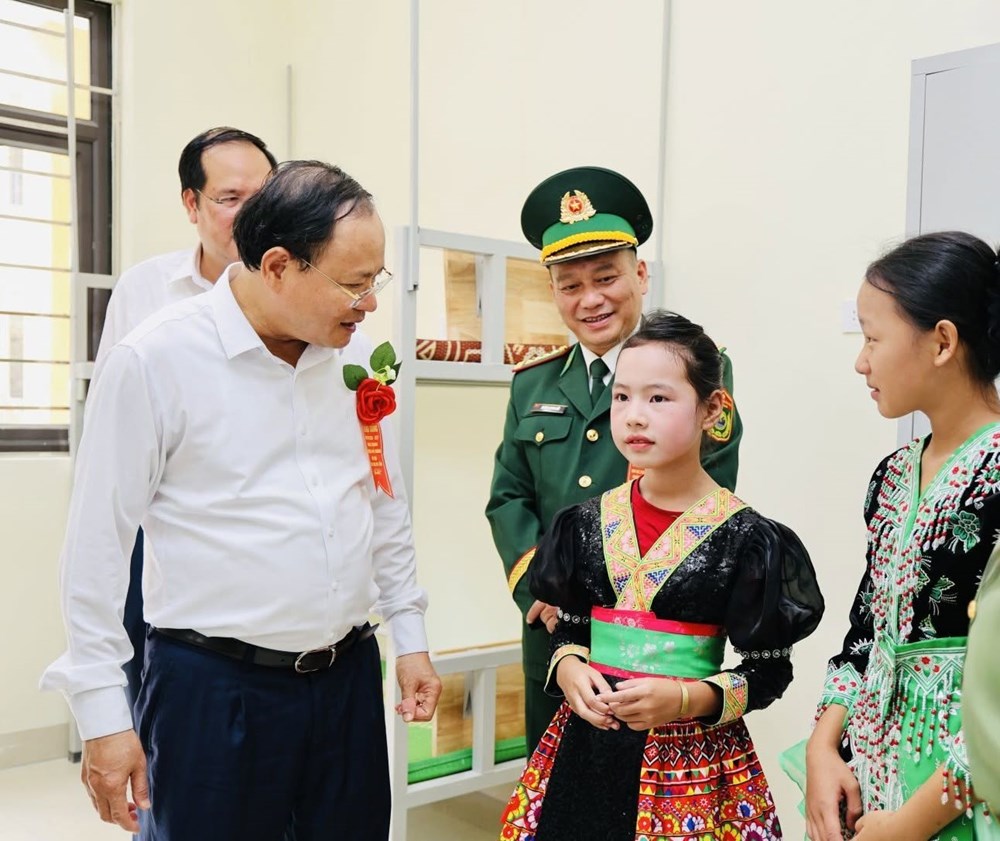 Niềm vui của hơn 1.000 học sinh vùng biên Pa Tần trong ngôi trường mới - ảnh 10