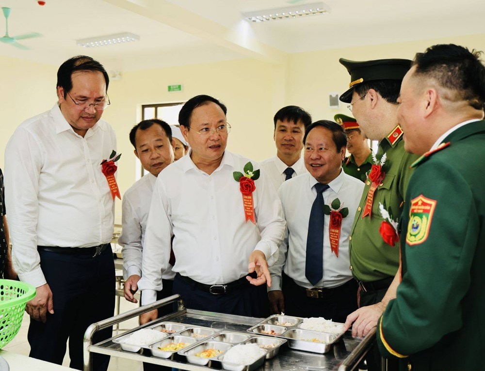 Niềm vui của hơn 1.000 học sinh vùng biên Pa Tần trong ngôi trường mới - ảnh 12