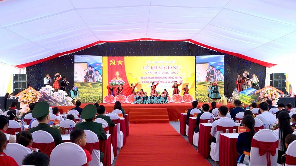 Phó Chủ tịch nước Võ Thị Ánh Xuân dự khai giảng, khánh thành trường nội trú vùng biên Sơn La - ảnh 2