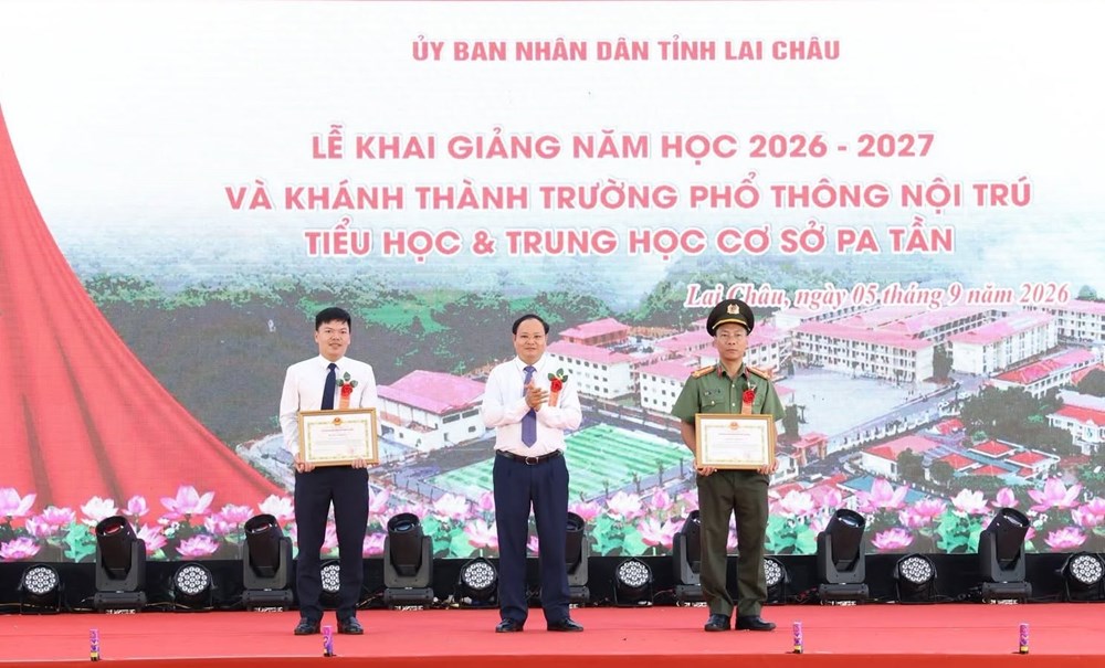 Niềm vui của hơn 1.000 học sinh vùng biên Pa Tần trong ngôi trường mới - ảnh 8