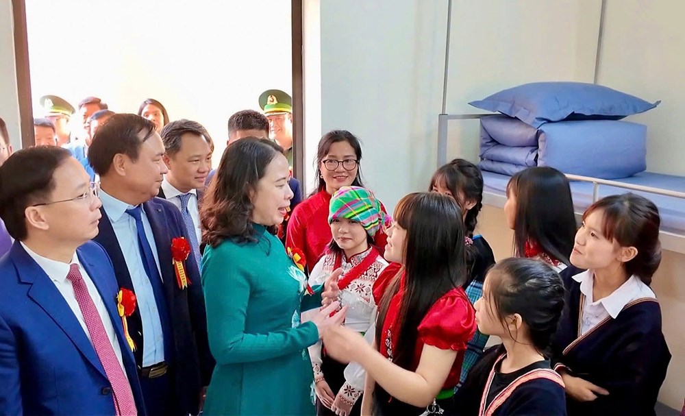Phó Chủ tịch nước Võ Thị Ánh Xuân dự khai giảng, khánh thành trường nội trú vùng biên Sơn La - ảnh 5