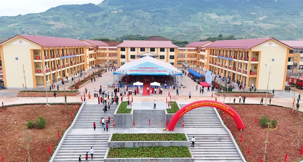 Phó Chủ tịch nước Võ Thị Ánh Xuân dự khai giảng, khánh thành trường nội trú vùng biên Sơn La - ảnh 11