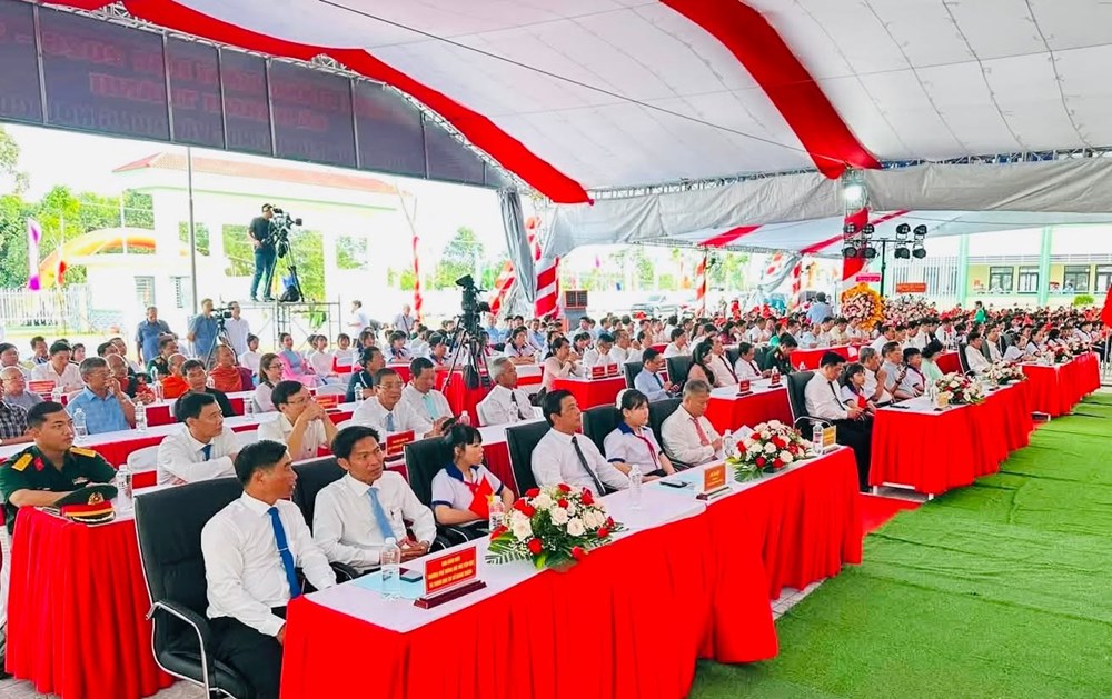 An Giang khai giảng năm học mới, khánh thành 3 trường nội trú liên cấp vùng biên - ảnh 1