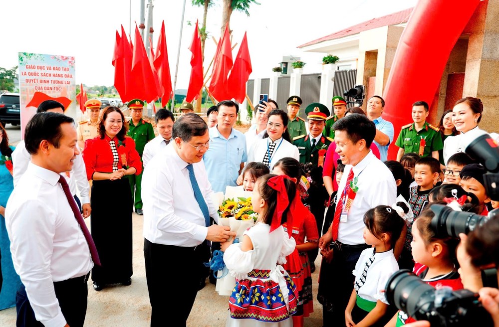 Phó Thủ tướng Thường trực Phạm Gia Túc dự khai giảng, khánh thành trường nội trú Thanh Nưa - ảnh 2