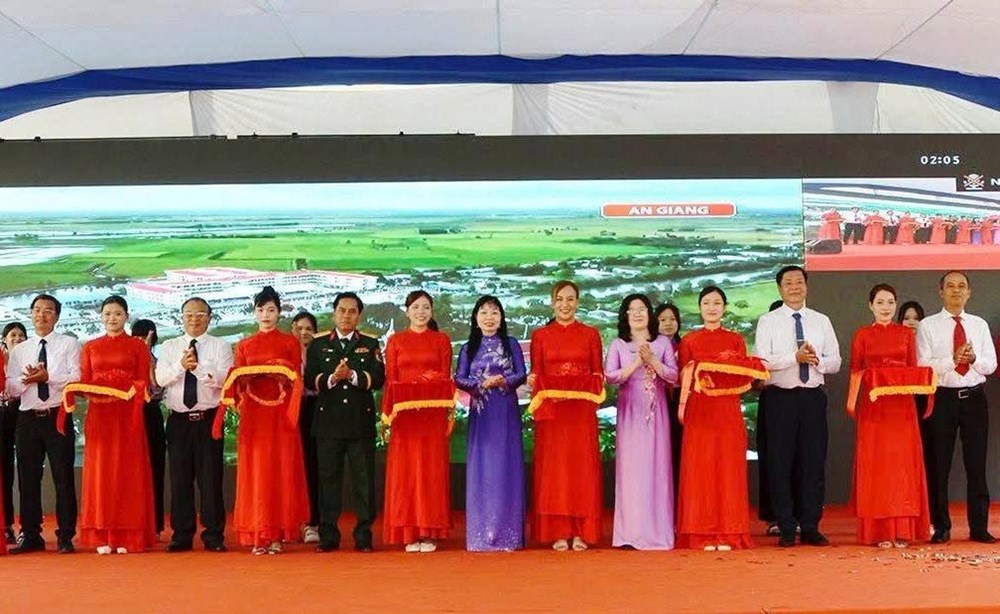 An Giang khai giảng năm học mới, khánh thành 3 trường nội trú liên cấp vùng biên - ảnh 2
