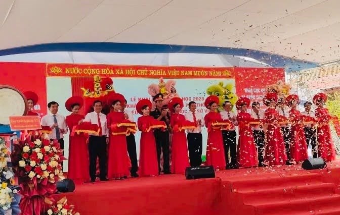 An Giang khai giảng năm học mới, khánh thành 3 trường nội trú liên cấp vùng biên - ảnh 3