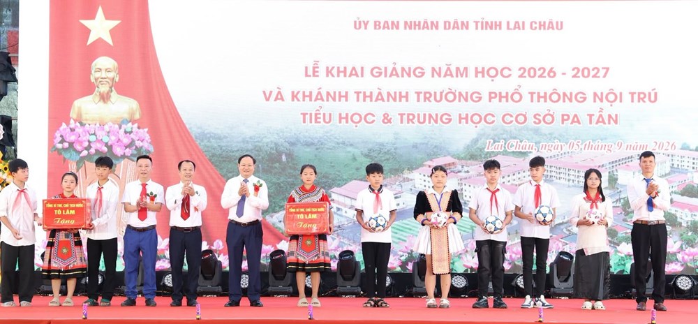 Niềm vui của hơn 1.000 học sinh vùng biên Pa Tần trong ngôi trường mới - ảnh 7