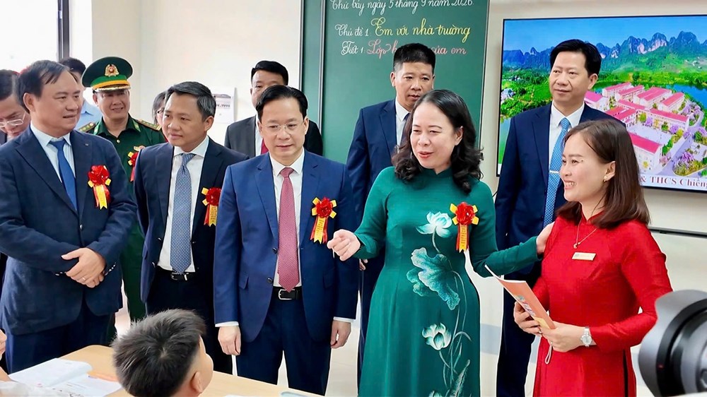 Phó Chủ tịch nước Võ Thị Ánh Xuân dự khai giảng, khánh thành trường nội trú vùng biên Sơn La - ảnh 8