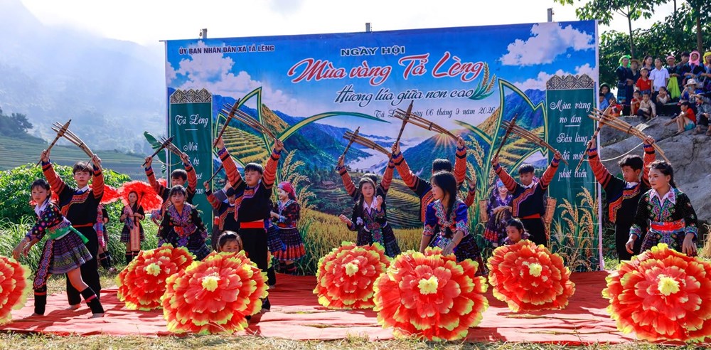 Mùa vàng Tả Lèng rộn ràng sắc màu văn hóa Mông - ảnh 1