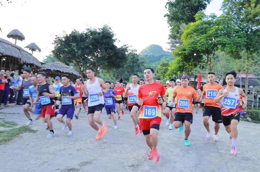 Chạy giữa mùa vàng, chạm miền bản sắc Khun Há - ảnh 1