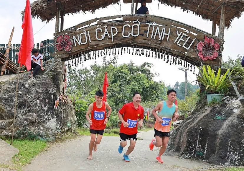 Chạy giữa mùa vàng, chạm miền bản sắc Khun Há - ảnh 2