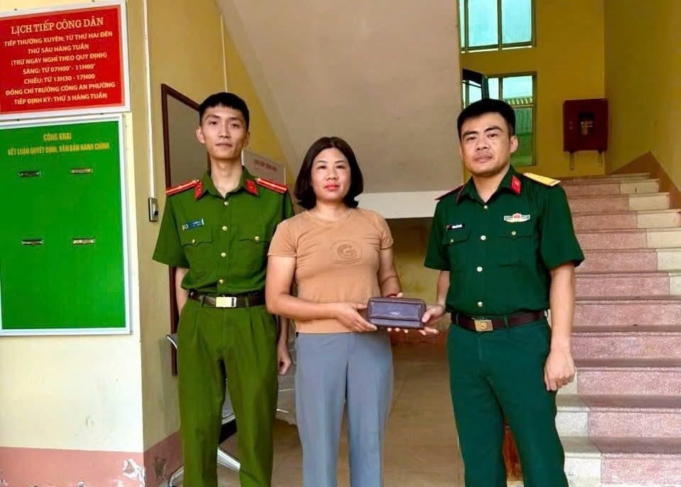 Nhặt được chiếc ví có 10 triệu đồng, chiến sĩ Quân khu 2 lập tức tìm người đánh rơi - ảnh 1