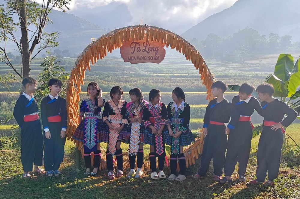 Mùa vàng Tả Lèng rộn ràng sắc màu văn hóa Mông - ảnh 9