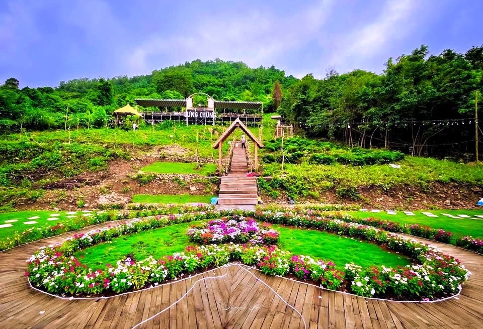Buộc tháo dỡ quán cà phê xây trái phép trên đất rừng phòng hộ ở An Giang - ảnh 2