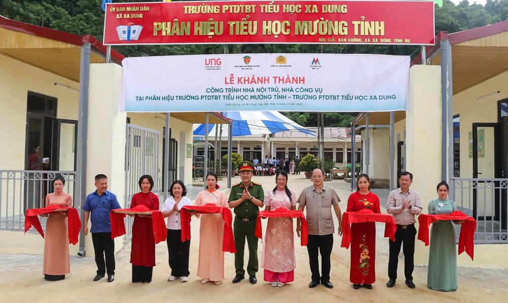 Nâng bước học sinh vùng cao Xa Dung đến trường - ảnh 2