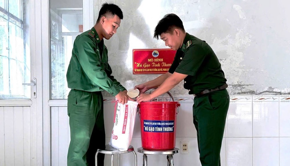 Đồn Biên phòng cửa khẩu Vĩnh Hội Đông duy trì mô hình “Hũ gạo tình thương” - ảnh 2
