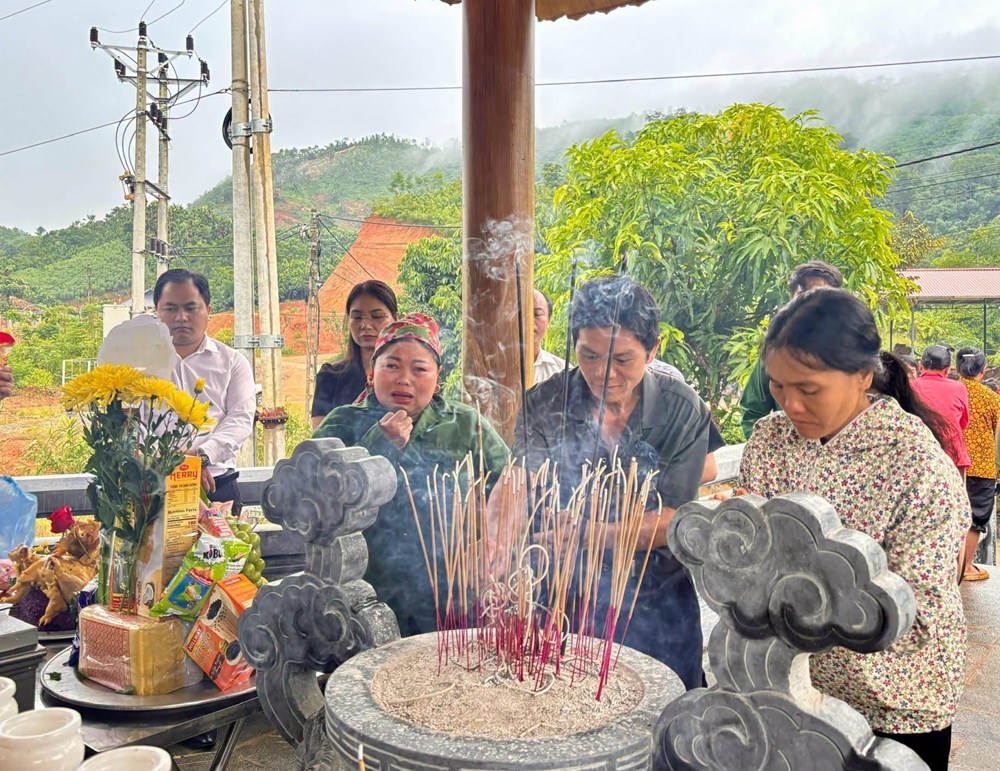 Làng Nủ tưởng niệm 67 người dân thiệt mạng, mất tích do lũ quét năm 2024 - ảnh 2