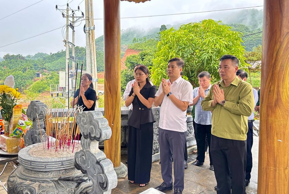 Làng Nủ tưởng niệm 67 người dân thiệt mạng, mất tích do lũ quét năm 2024 - ảnh 1