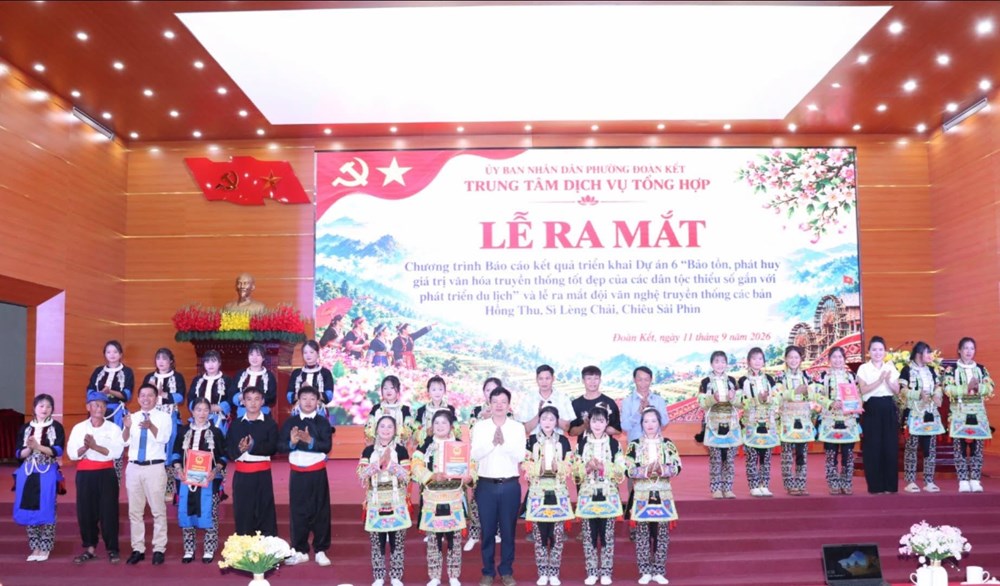 Phường Đoàn Kết ra mắt đội văn nghệ truyền thống dân tộc Mông, Dao - ảnh 1