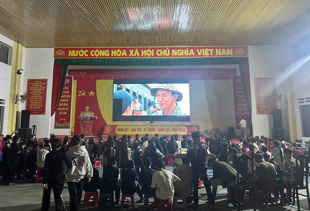 Chiếu phim lưu động phục vụ đồng bào vùng cao Lào Cai - ảnh 1