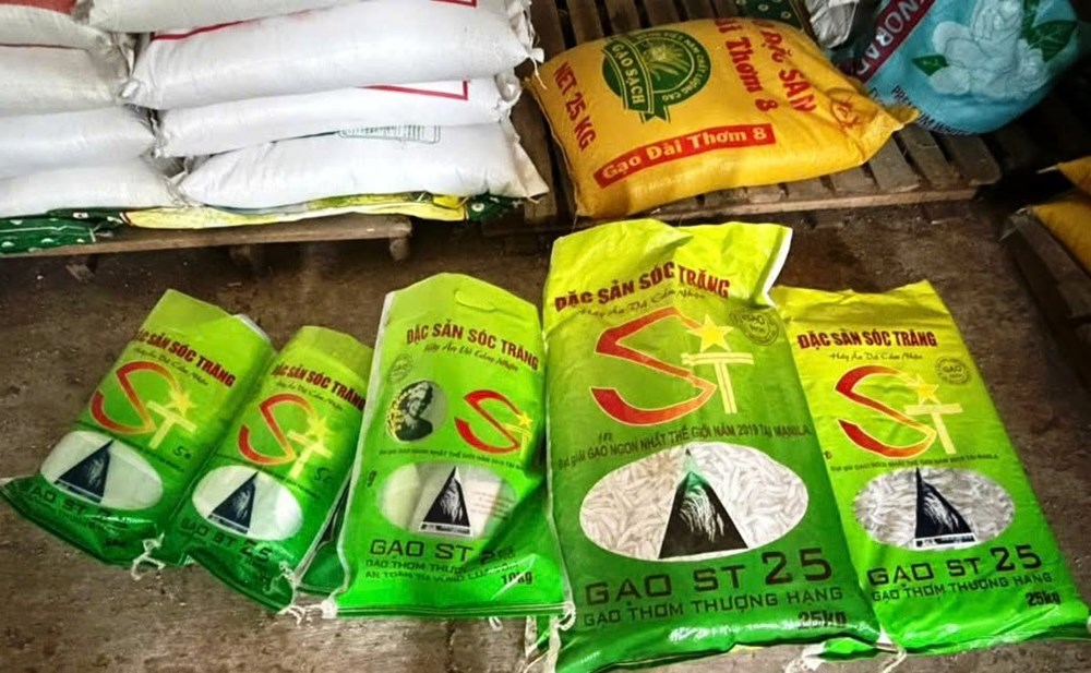 An Giang khởi tố vụ đóng gói hơn 7,7 tấn gạo giả mạo nhãn hiệu ST25 - ảnh 1