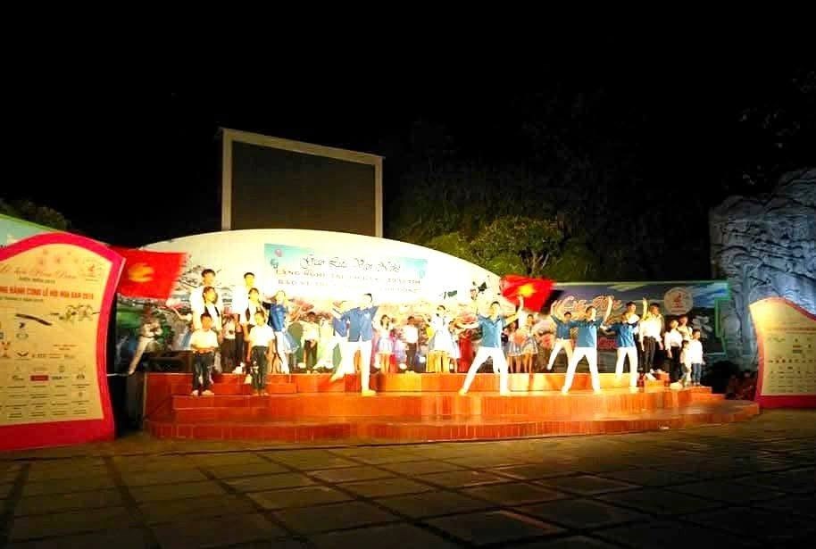 Đêm hội Trung thu ấm áp dành cho thiếu nhi vùng cao Nà Hỳ - ảnh 1