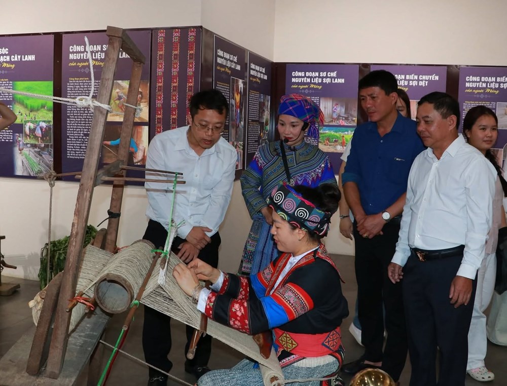Quảng bá di sản văn hóa Mông qua câu chuyện sợi lanh - ảnh 6