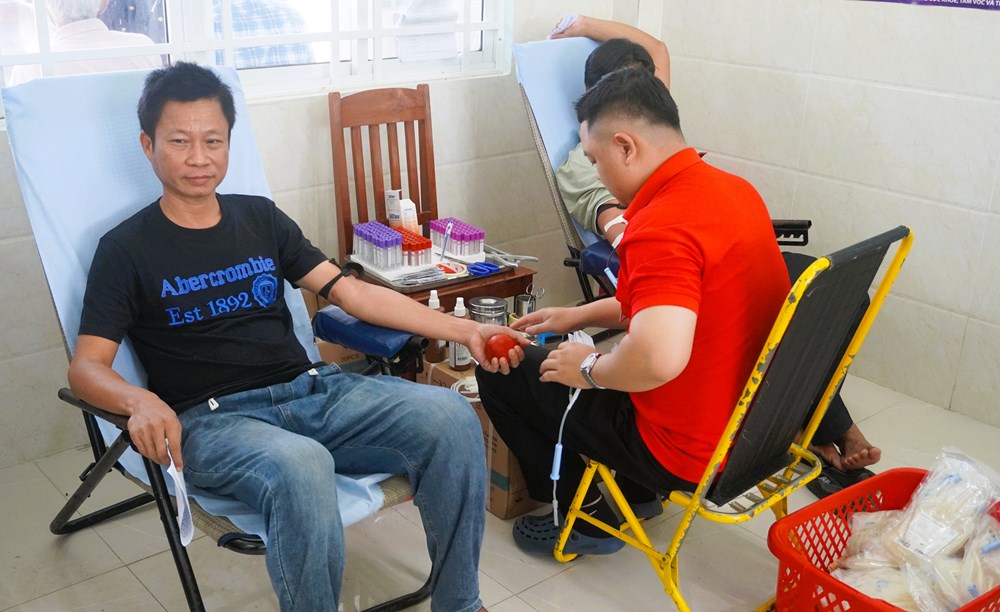 Những tấm gương sáng trong phong trào hiến máu ở xã Vĩnh Hậu - ảnh 1