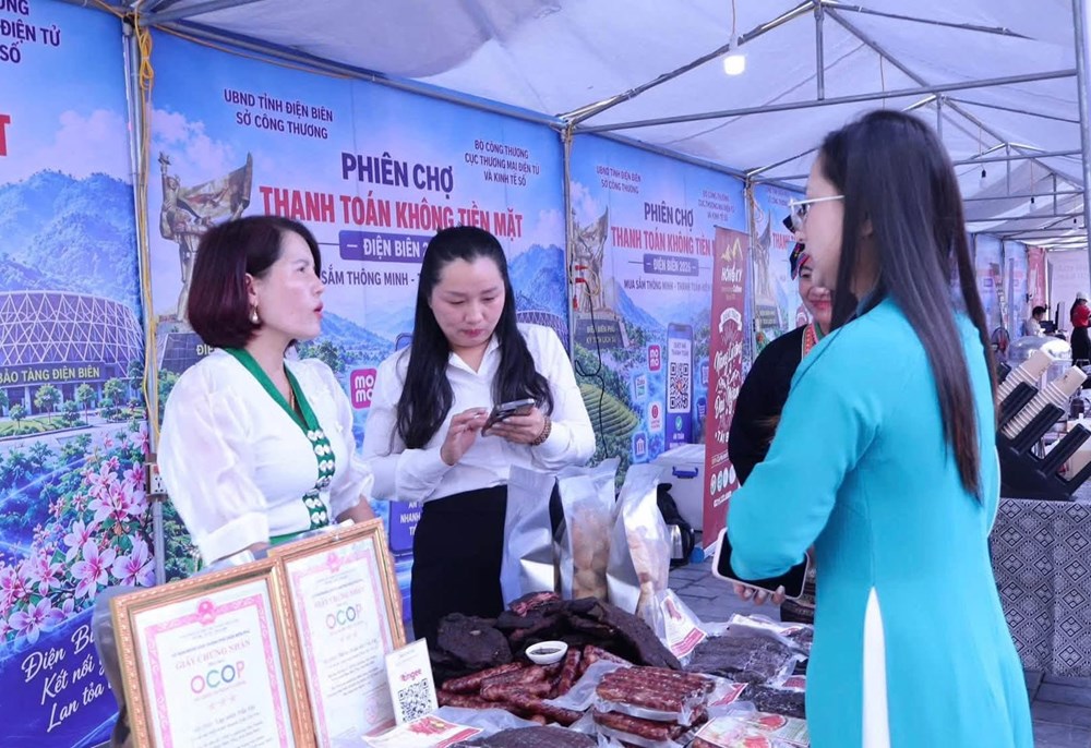 Điện Biên thúc đẩy thương mại điện tử từ phiên chợ không tiền mặt - ảnh 2